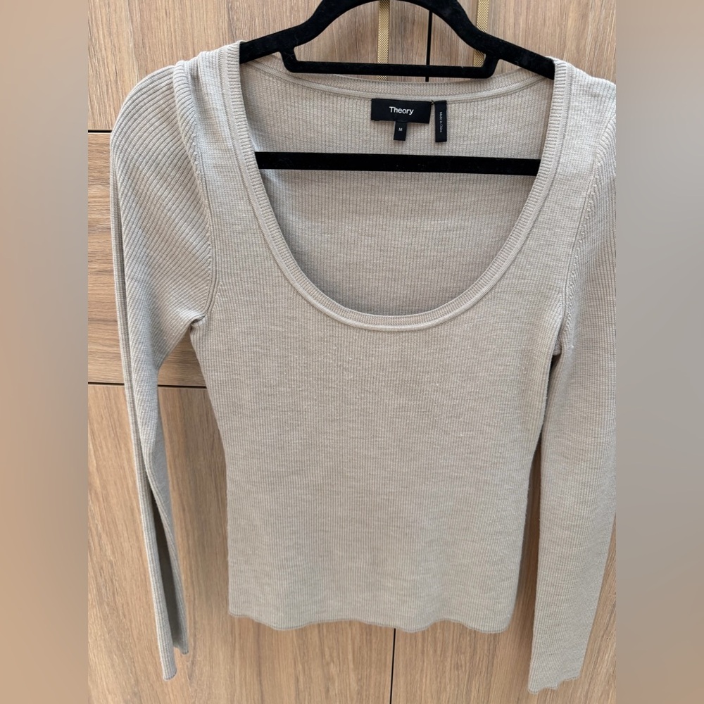 Theory Ribbed Scoop Neck Long Sleeve Top - Taupe